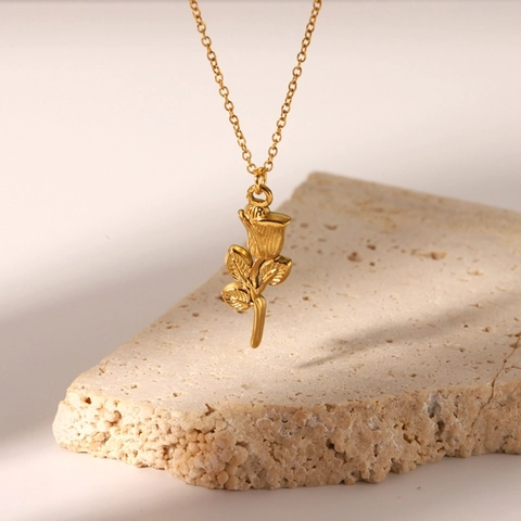 Collana Con Ciondolo A Rosa In Acciaio Inossidabile Placcato Oro 18K Elegante Gioiello Floreale 3D Per Donna Quotidiano