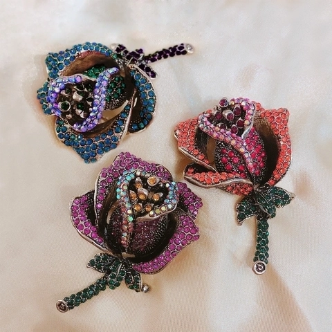 Vintage Rose Flower Brooch Pin Inlaid Colorful Rhinestone Alloy Antique Style Floral Suit Lapel Jewelry Women
