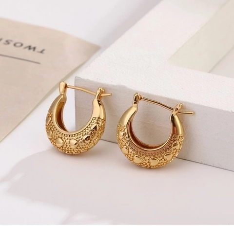 Hoop Earrings 18K Gold Plated 316L Titanium Steel Embossed Heart Pattern U Shaped Retro Minimalist Jewelry For Women
