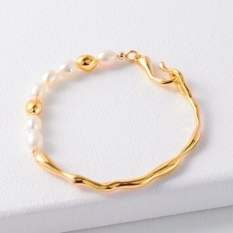 Bracciale Rigido Asimmetrico in Perle Barocche Naturali Stile Francese Donna Ottone Placcato Oro 18K Design Irregolare Gioielli