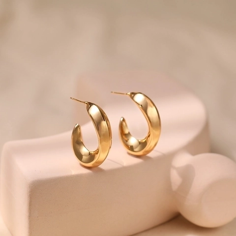 Pendientes de Botón de Cobre Chapados en Oro 18K Minimalistas para Mujer Joyería de Oreja Estilo Metálico Forma C Geométrica