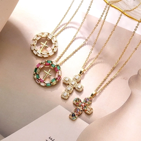 Collana Pendente Croce Rame Placcato Oro Con Zirconi Colorati Micro Pavè Fascino Rotondo Geometrico Gioielli Religiosi Moda