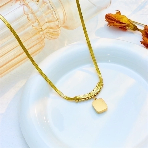 Stainless Steel Square Green Gemstone Pendant Necklace Elegant Zircon Encrusted Flat Snake Bone Chain Women Retro