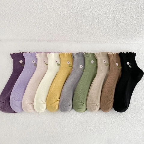 Damen Baumwolle Slouch Socken Blumenstickerei Muschelsaum Wadenhoch Rippenstrick Süß Crew Socken Mode Täglich Strumpfwaren