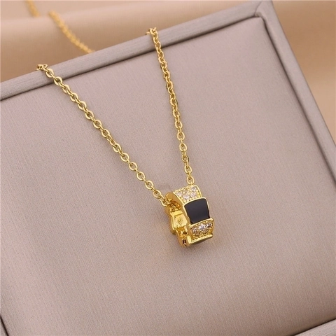 Titanium Staal Roségoud Vergulde Parelmoer Halsketting Voor Vrouwen Strass Ingelegde Geometrische Hanger Minimalistische Sieraden