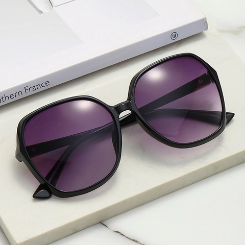 Oversized Sunglasses For Women Fashion Square Frame UV400 Protection Gradient Lenses Trendy Elegant Eyewear With Metal Hinge