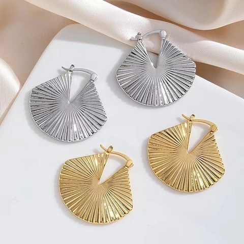 Orecchini di Nicchia in Rame a Forma di Ventaglio Placcati Oro 24K Texture Laser Radiale Orecchini a Cerchio Geometrici da Donna