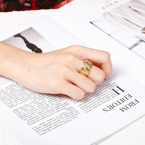 Wide Band Ring Edelstahl Mit Verstreuten Zirkonia-Steinen Geometrischer Modeschmuck Für Damen Und Herren Paare