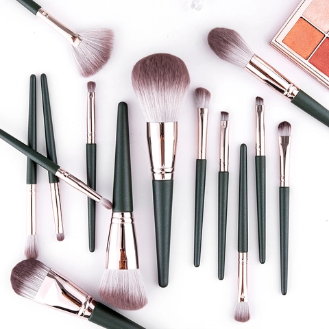 Professional Makeup Brushes Synthetic Fiber Bristles Wood Handle Cosmetic Tool For Eyeshadow Powder Blush Beauty Green