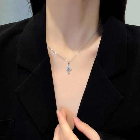 Kreuz Anhänger Halskette Titanstahlkette Und Kupfer Zirkon Schlüsselbeinkette Elegante Mode Schmuck Für Frauen