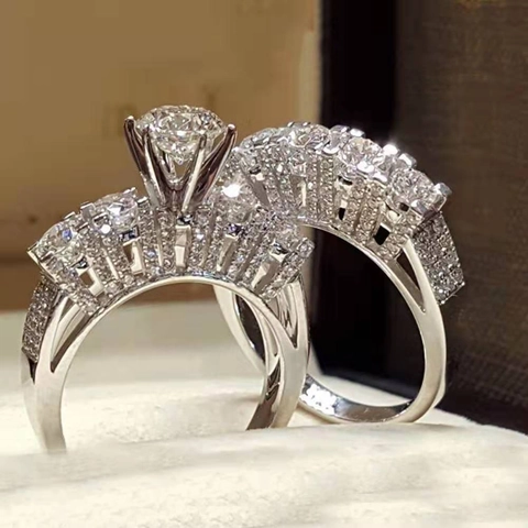Bague Double en Alliage de Luxe avec Strass pour Femme Taille Ronde Couleur Argent Bagues de Mariage et Fiançailles Bijoux