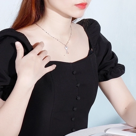Collana con Pendent Chiave in Acciaio al Titanio per Donna con Quadrifoglio in Madreperla Artificiale Catena della Clavicola