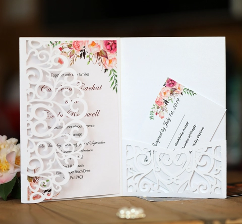 Eleganti Inviti di Nozze Taglio Laser Carta Perlata Carte Floreali Traforate Con Busta RSVP per Eventi Festa Matrimonio