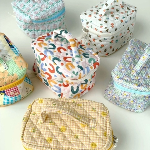 Große Gesteppte Baumwolle Kosmetiktasche Mit Blumen Bären Print Tragbare Reise Kulturbeutel Aufbewahrungstasche Mit Griff Für Damen