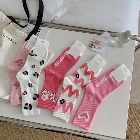 Women Pink Heart Letter Print Crew Socks Cute Japanese Style Cotton Blend Sporty Mid Calf Socks Fashion Daily Hosiery