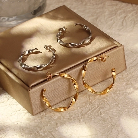 Pendientes De Aro En Forma De C Retorcidos Acero Inoxidable Chapado En Oro De 18K Geométrico Irregular Para Mujer