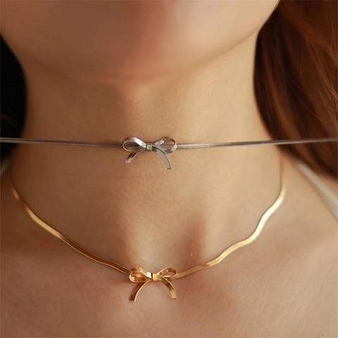 Collana Con Ciondolo A Fiocco Acciaio Inossidabile Placcato Oro 18K Catena A Serpente Dolce Semplice Gioielli Minimalisti
