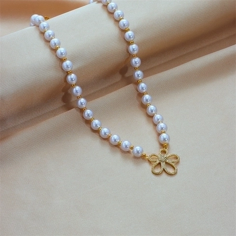 Elegant Artificial Pearl Beaded Necklace For Women Gold Plated Hollow Flower Rhinestone Pendant Titanium Steel Necklace