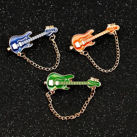 Mini Spilla a Forma di Chitarra in Lega Strumento Musicale Smaltato Con Catena in Metallo per Musicisti Amanti della Musica Zaino Cappello