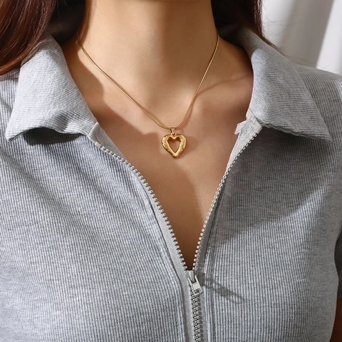 Herz Anhänger Halskette 18K Vergoldet Edelstahl Schlangenkette Texturierte Minimalistische Schmuck Für Damen