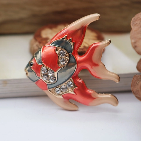 Kleurrijke Tropische Vis Brosche Hanger Legering Emaille Maanvis Speld Sjaal Gesp Met Rijnstenen En Kunstparels Dieren Sieraden Voor Dames