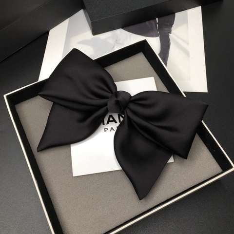 Oversized Satin Bow Hair Clip Elegant Large Barrette Korean Style Solid Color Soft Fabric Hairpins Women Accessories