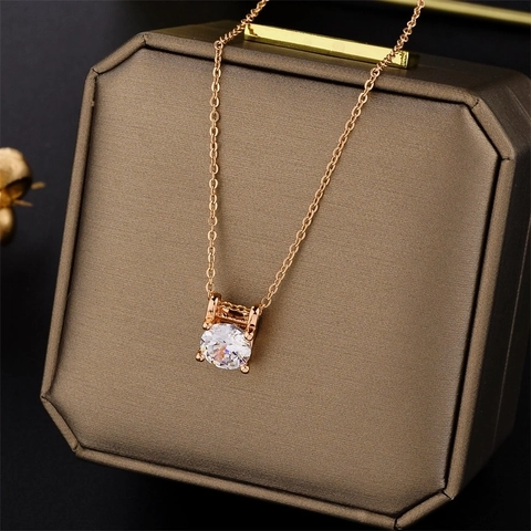 Collana Con Pendente Solitario Acciaio Al Titanio Quattro Grinfie Zircone Rotondo Elegante Minimalista Girocollo Donne