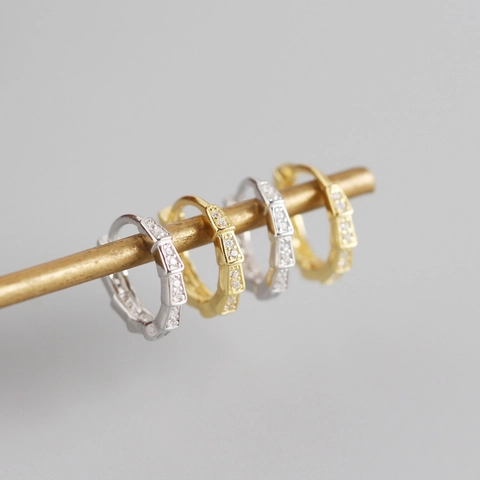 Geometrische Segmentierte Huggie Hoop Ohrringe 925 Sterling Silber Mikropave Zirkonia Bambus Stil Für Frauen Elegant