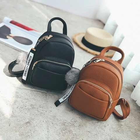 Mini Mochila De Moda Cuir PU Patrón De Lichi Estilo Retro Con Colgante De Bola De Pelo Y Cinta De Letras Para Mujeres