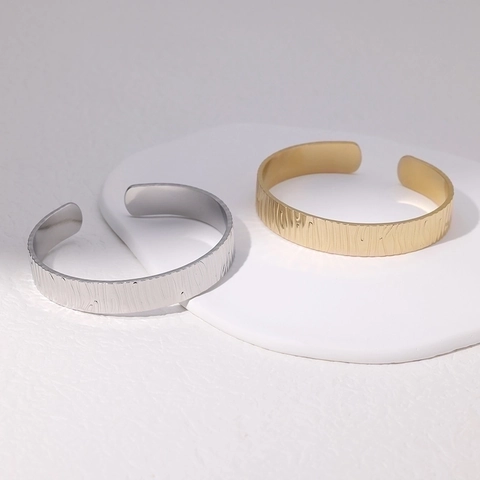 Brazalete Abierto Texturizado Acero Inoxidable Chapado En Oro 18K Patrón Corteza Árbol Minimalista Relieve Para Mujer