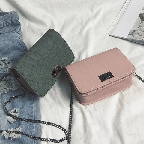 Petit Sac Carré Cuir PU Texturé Bandoulière Chaîne Sac À Épaule Avec Fermoir Métallique Mode Pour Femmes