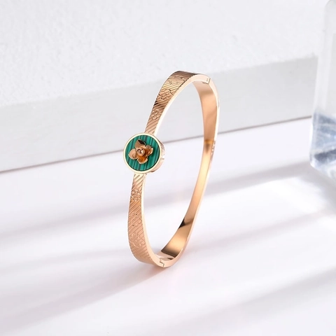Vintage Flower Green Shell Inlay Stainless Steel Bangle For Women Luxury Titanium Steel Clover Pattern Open Bracelet Jewelry Gift