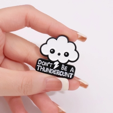 Broche En Émail Drôle Alliage Dessin Animé Fantôme Abeille Dinosaure Machine À Coudre Badge Revers Pour Vêtements Sacs