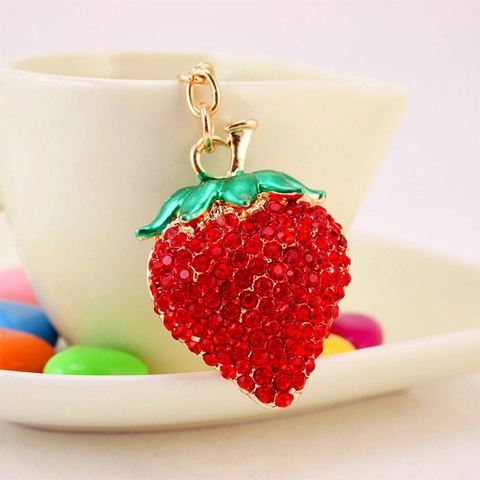 Kreativer Erdbeer Strass Schlüsselanhänger Mode Zinklegierung Rote Frucht Tasche Charme Anhänger Für Damen Auto Schlüssel Schmuck Geschenk