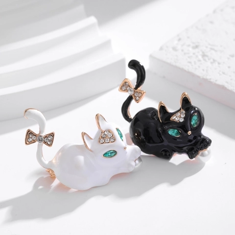 Broche de Gato de Esmalte Vintage para Mujer Pin de Animal de Aleación con Diamantes de Imitación Lazo Detalle de Perla Artificial Elegante Joyería para Abrigo Bufanda Regalo