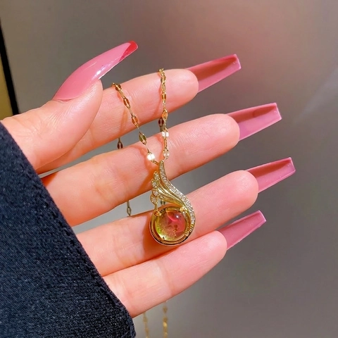Collar Con Colgante De Ala De Pluma Acero De Titanio Latón Circonita Incrustada Gema Degradada Joyería De Cadena Para Mujer