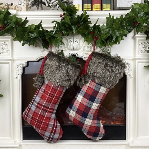 Calcetín De Navidad Cuadros Gingham Clásico Decoración De Chimenea Puño De Piel Sintética Con Pompones