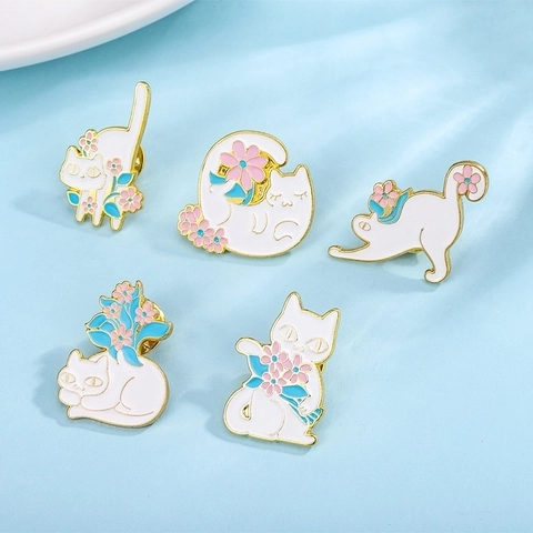 Cartoon Creatieve Bloem Witte Kat Emaille Pin Schattige Yoga Kat Dier Serie Badge Mode Zinklegering Geschilderd Brosche Voor Vrouwen
