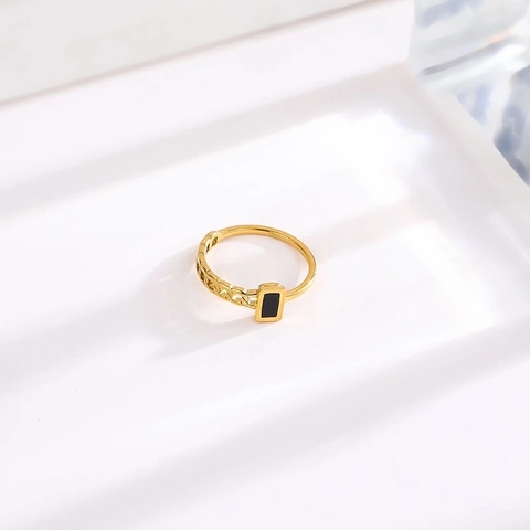 Gold Titanium Steel Ring Asymmetrical Chain Design Rectangular Black Shell Geometric Minimalist Jewelry For Women