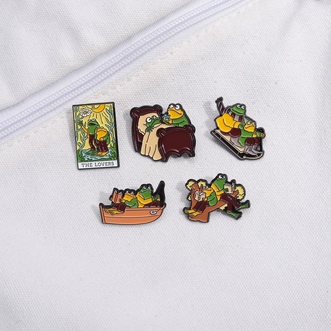 Épingle en Émail Grenouille Dessin Animé Broche en Alliage Badge Animal Créatif pour Sac à Dos Décoration de Vêtements Bijoux Tendance