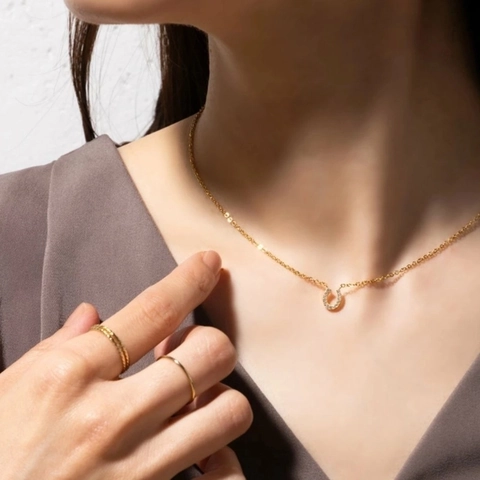 Hufeisen Anhänger Halskette 18K Vergoldet Titanstahl Zirkon Minimalistische Schlüsselbeinkette Eleganter Schmuck Damen