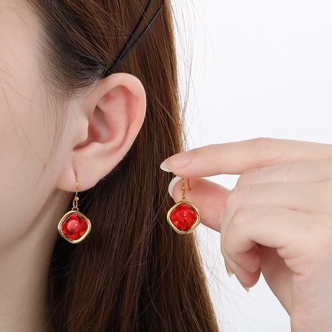 Doux Ensemble de Bijoux en Acier Titane Plaqué Or 18K Collier et Boucles d'oreilles en Zirconia Quadrilatère pour Femme Mode Accessoire