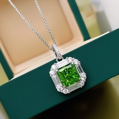 Collana Con Pendente In Zircone Verde Quadrato Rame Geometrico Halo Lusso Stile Palazzo Francese Gioielli Da Donna