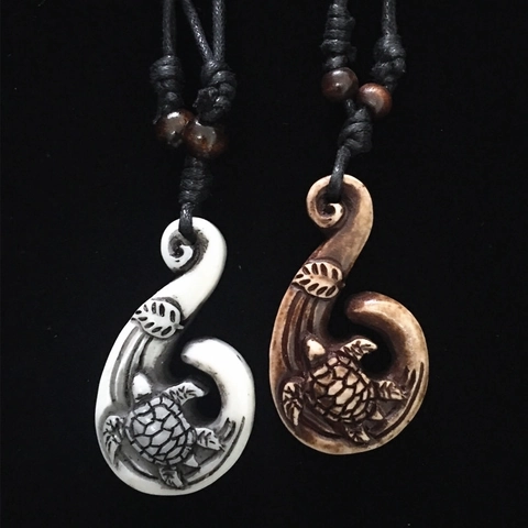 Maori Fish Hook Hei Matau Pendant Necklace Resin Imitation Bone Carved Sea Turtle Tribal Hawaiian Surfer Style Jewelry For Men Women