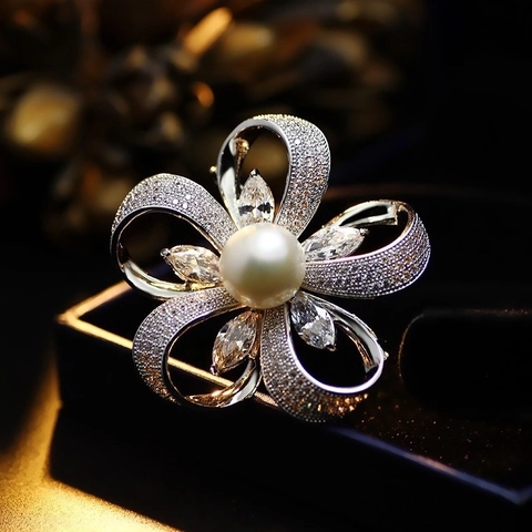 Spilla A Fiore Di Moda Con Perla Artificial E Zircone Incastonato Rame Elegante Spilla Da Corsetto Per Donna Accessori