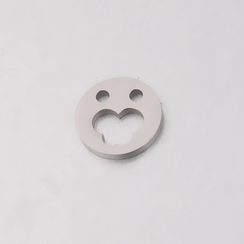Colgantes De Acero Inoxidable Redondo Hueco Estrella Mariposa Cara Sonriente Espejo Pulido Doble Agujero DIY Joyería