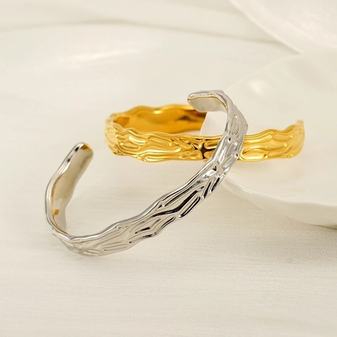 Bracciale Rigido Regolabile Texture Lava Irregolare Placcato Oro 18K Acciaio Inossidabile Minimalista Moderno Gioielli Donna