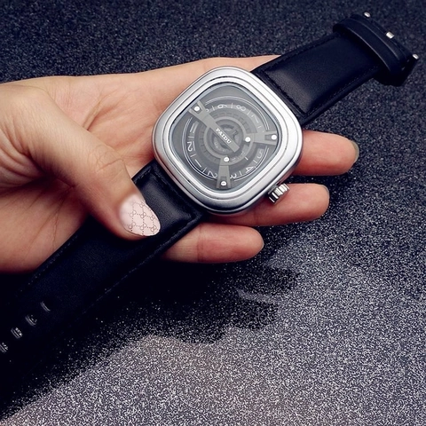 Orologio Al Quarzo Da Uomo Punk Quadrante Rotante Quadrato Moda Orologio Da Polso Cinturino Pelle PU Cassa Lega Impermeabile