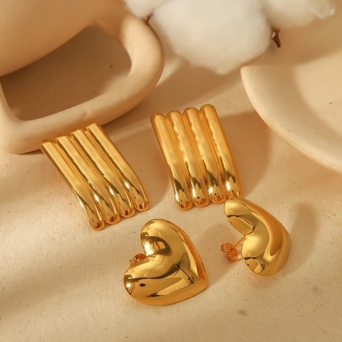 Orecchini Geometrici a Righe a Cuore in Acciaio Inossidabile Stile Vintage Ins Orecchini a Bottone Rettangolari Placcati in Oro 18K Collana con Ciondolo a Cuore Gioielli da Donna