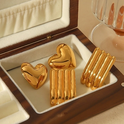 Orecchini Geometrici a Righe a Cuore in Acciaio Inossidabile Stile Vintage Ins Orecchini a Bottone Rettangolari Placcati in Oro 18K Collana con Ciondolo a Cuore Gioielli da Donna